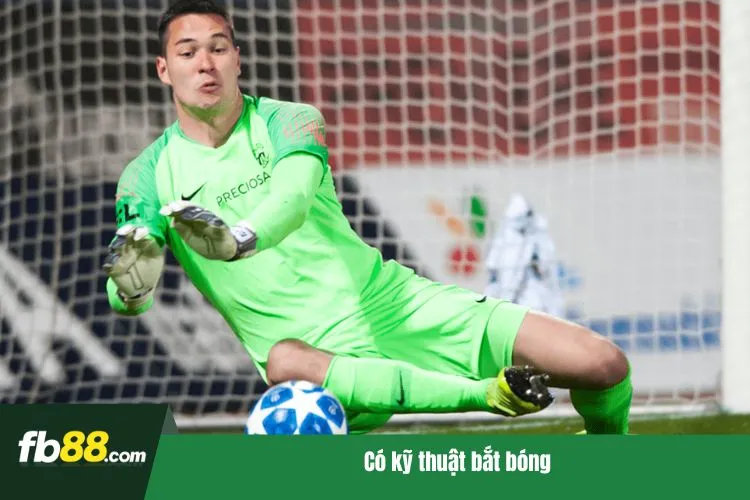 Có kỹ thuật bắt bóng
